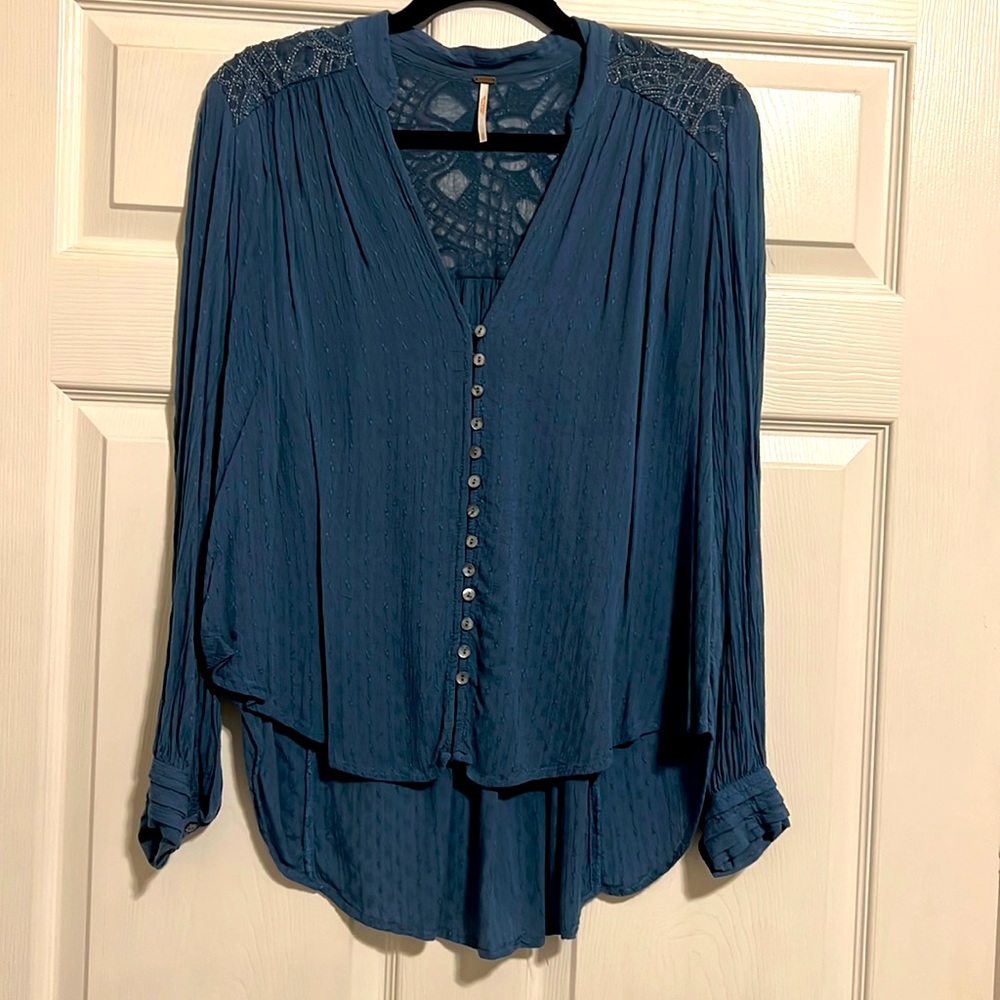 Woman’s Small Free People blouse